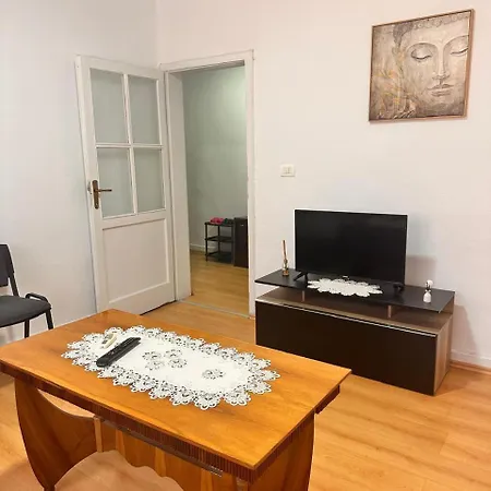 Apartman Hana's Perballe Drejtorise Se Policise