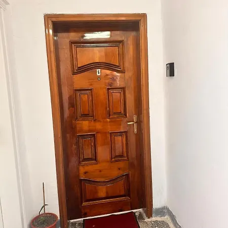 Hana's Perballe Drejtorise Se Policise Apartment Tirana